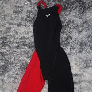 Red and black kneeskin